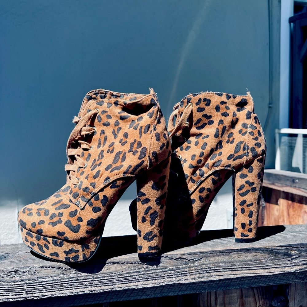 NWOT Forever21 Cheetah Print Brown and Black Booties